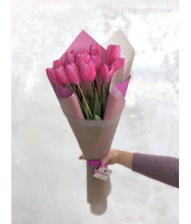 More than 10 different types of flowers