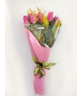 More than 10 different types of flowers