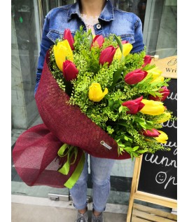 More than 10 different types of flowers