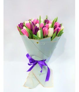 More than 10 different types of flowers