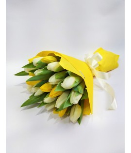 More than 10 different types of flowers