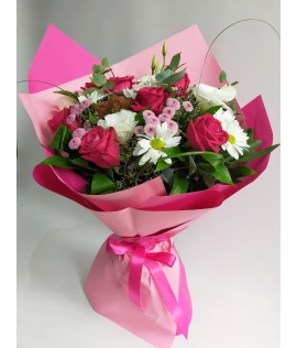 More than 10 different types of flowers