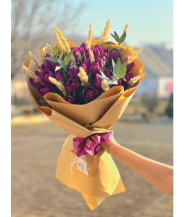 More than 10 different types of flowers 